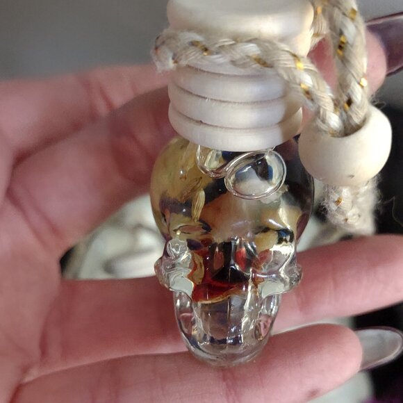 Steampunk Skull Diffuser with a Detachable Keychain with a Raven, Gears & Moon - Picture 4 of 9